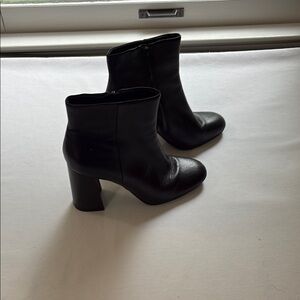 Giani Bini Black Heeled Boots - size 6